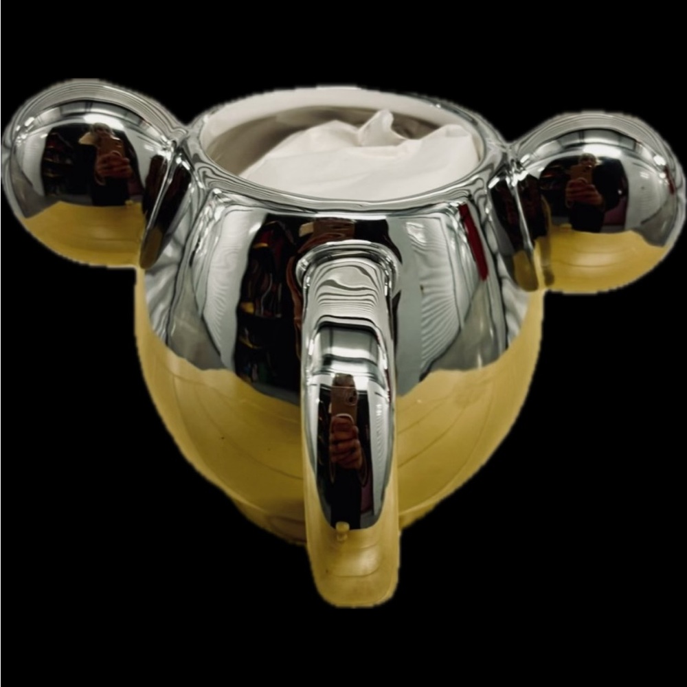 Bnwt Disney 100 Mickey Mouse 3D
Sculpted chrome Mug | Holds
20 Ounces/ NEW!
